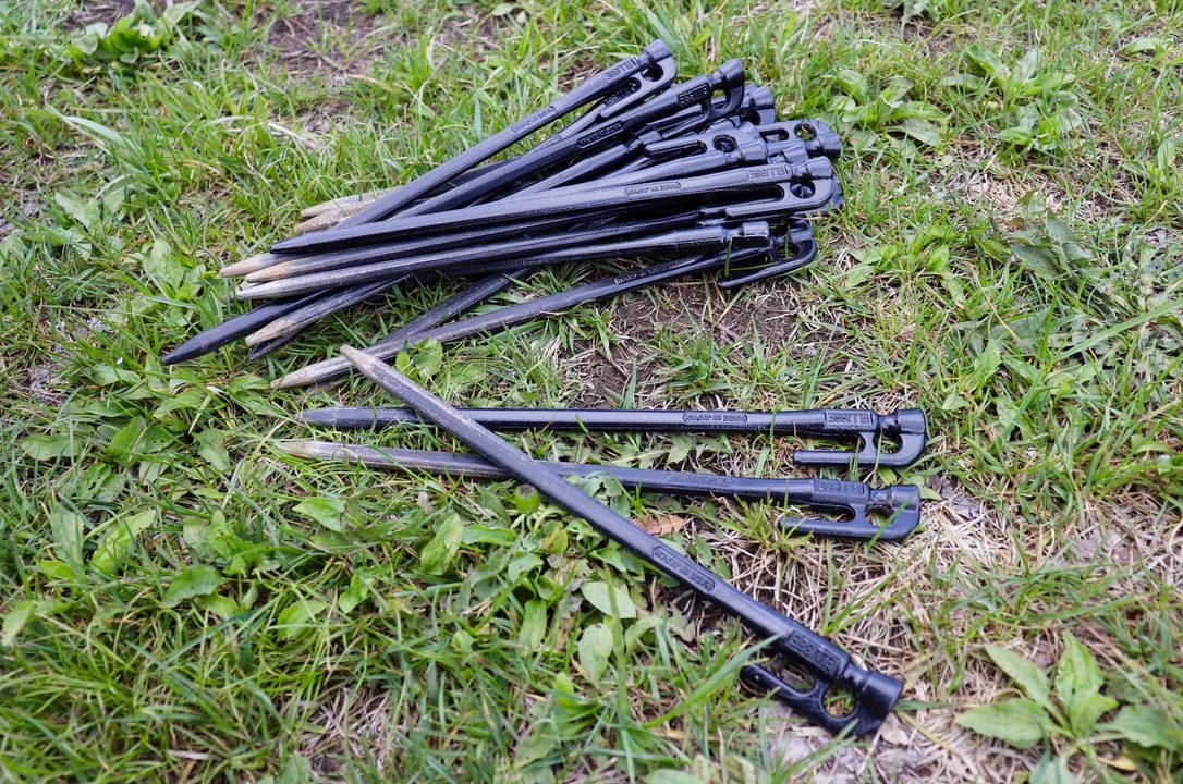 エリッゼステーク 村の鍛冶屋の鍛造ペグ 付属ペグから卒業しよう Bambi Camp